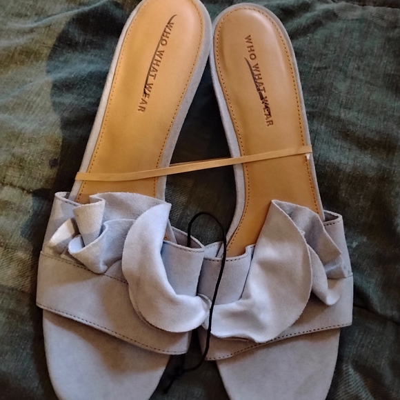 Who What Wear Women's Light Gray Ruffle Sandals - Picture 3 of 6
